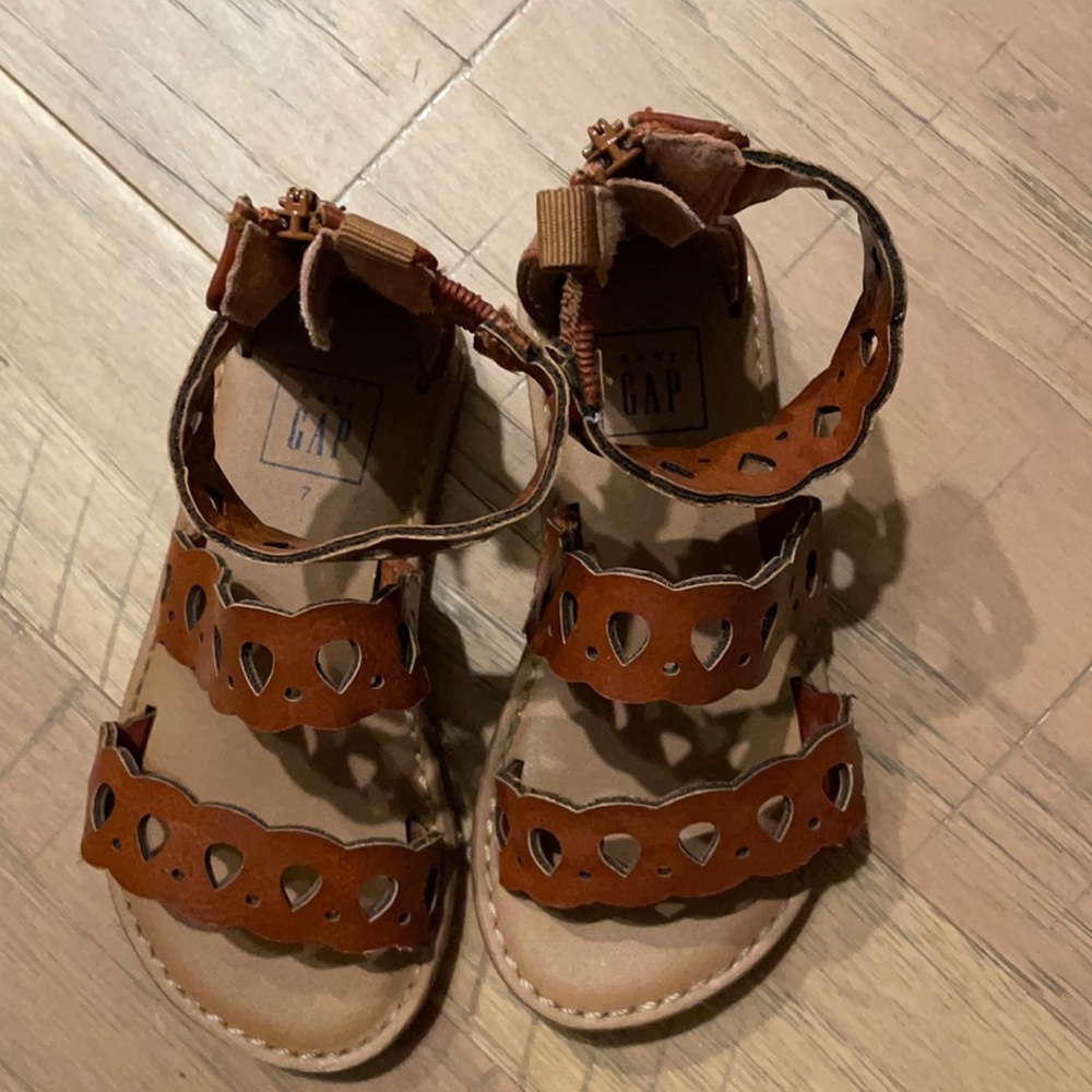 Baby gap size 7 leather sandals